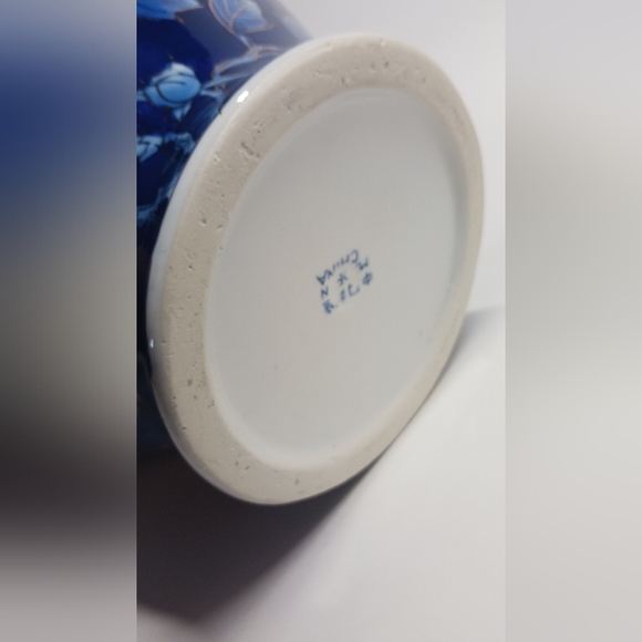 Large Porcelan Handpainted Chinese Vase - Picture 7 of 8